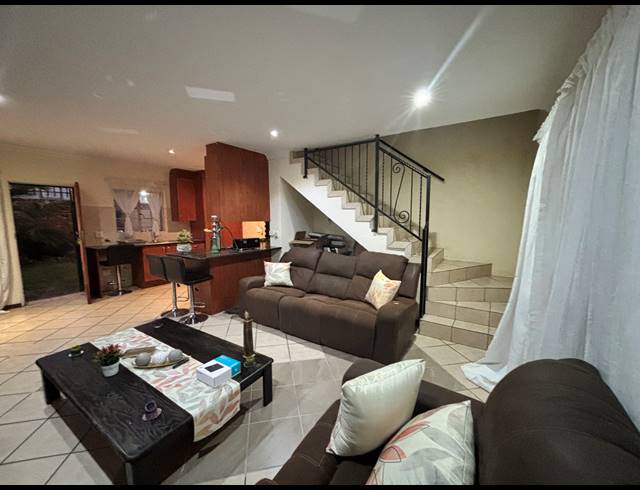 2 BEDROOM DUPLEX FOR SALE IN WILLOW GLEN